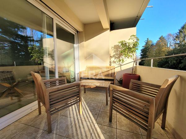 LOCATION - PAU - Secteur Trespoey / Allées de Morlaàs : Appartement T3 de 80 m² dans une résidence calme avec balcon et garage