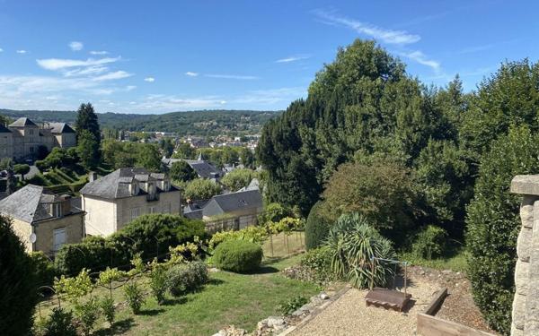 Maison à vendre    7 pièces •  Terrasson-Lavilledieu