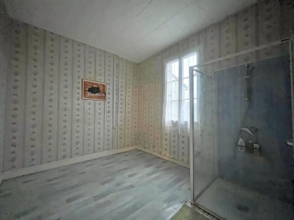 Vente                                                      Maison
                        
                     2 pièces                      43 m2                     à La Machine