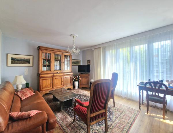 Appartement
         5 pièces
        - 100 m² Exclusivité 300 000 € *