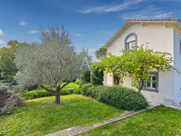 À vendre ? Villa T5 de charme avec piscine sur 1200 m² Allauch La Pounche