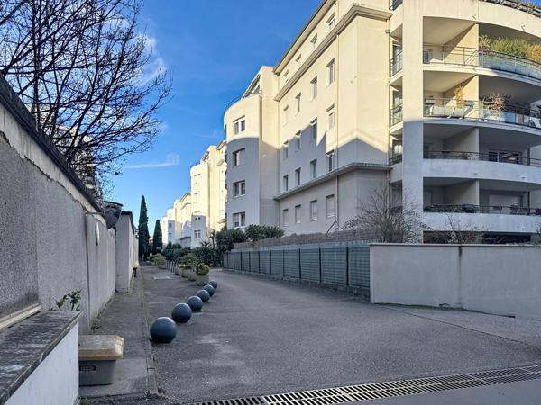 Villeurbanne (69100) T4 AVEC JARDIN DE 240 M² + GARAGE