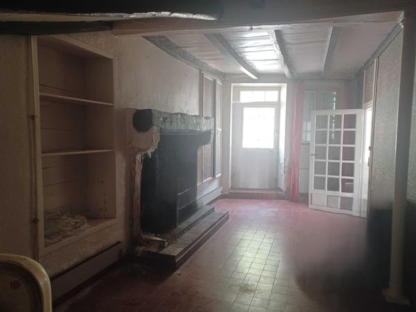 MAISON DE BOURG A RENOVER - PROCHE CHASSENEUIL