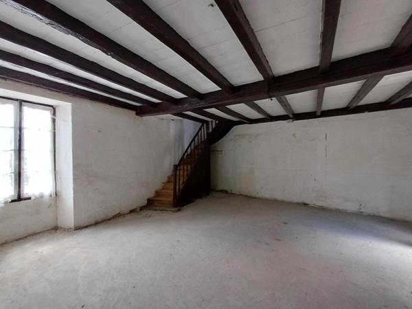 MAISON DE BOURG A RENOVER - PROCHE CHASSENEUIL