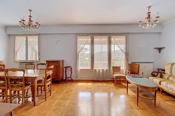 A VENDRE  ! Appartement 3 pièces à Draguignan - Dernier étage avec vue et terrasses