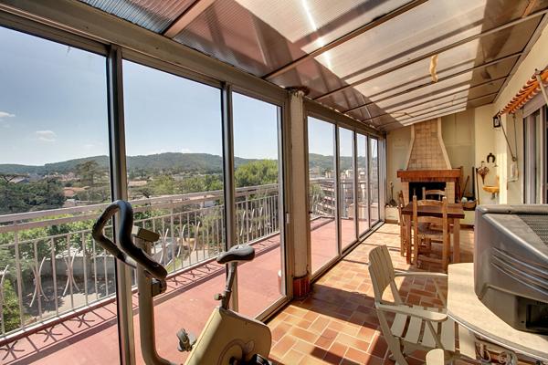 A VENDRE  ! Appartement 3 pièces à Draguignan - Dernier étage avec vue et terrasses