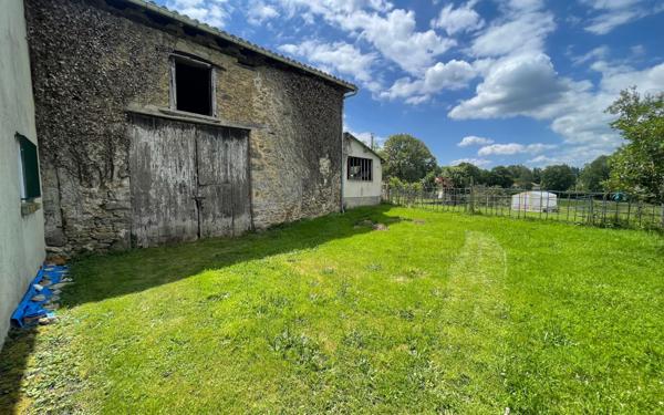 Maison à vendre    4 pièces • 901 m2 Chassenon