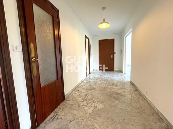 APPARTEMENT À LOUER DE 4 PIÈCES DE 107,08 M²