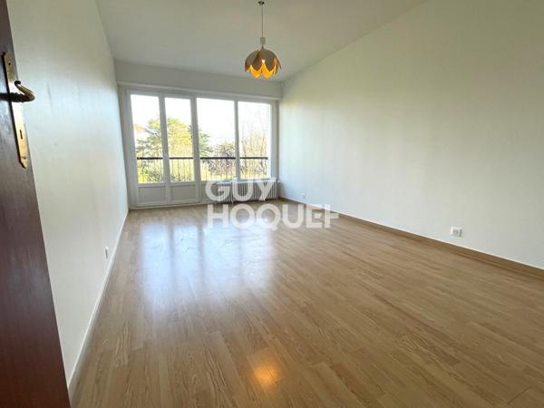 APPARTEMENT À LOUER DE 4 PIÈCES DE 107,08 M²