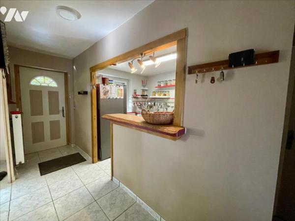 Charmante maison en pierres rénovée avec jardin et garages