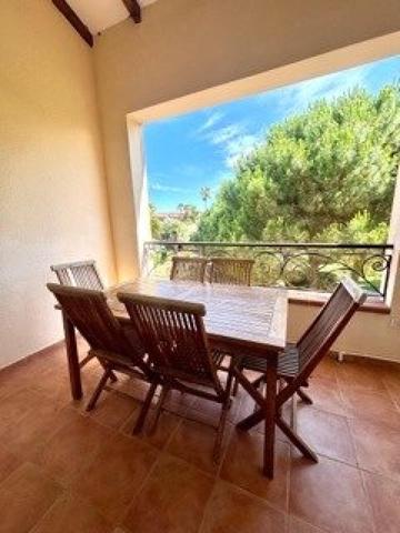 Appartement 2 chambres, terrasse et piscine