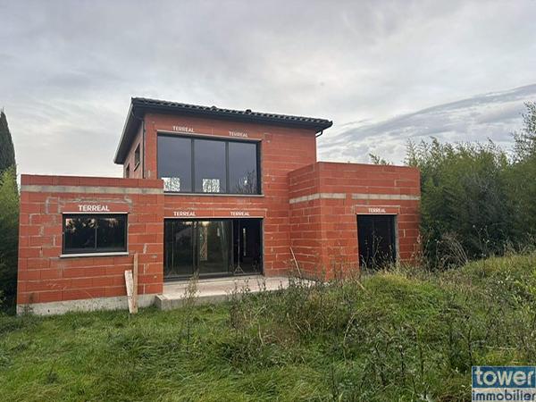 Maison
                                                                                                                                                                                                                                                                                                                        5 pièce(s)                                                                                                                                                                                                          4 chambre(s)                                                                                                                                                                                                          170  m²