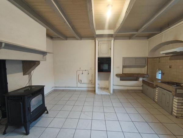 MAISON DE VILLAGE AVEC GRANGE