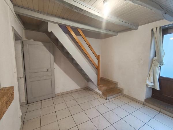 MAISON DE VILLAGE AVEC GRANGE