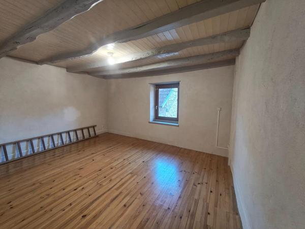 MAISON DE VILLAGE AVEC GRANGE