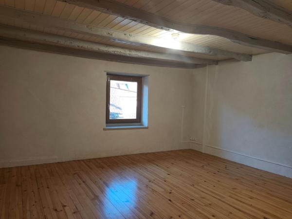 MAISON DE VILLAGE AVEC GRANGE