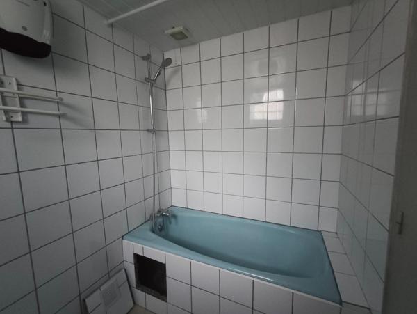 MAISON DE VILLAGE AVEC GRANGE