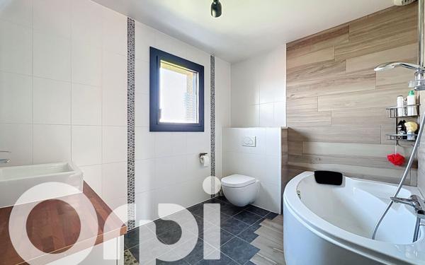 Maison à vendre    5 pièces • 179 m2 Valleiry