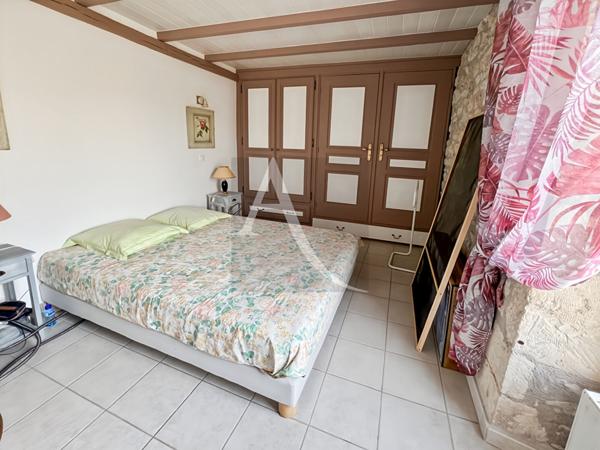 Découvrez cette magnifique maison de campagne en pierres nichée dans un cadre exceptionnel, offrant une vue parfaitement dégagée pour un cadre de vie paisible et ressourçant.