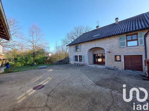 Maison de village 5 pièces de 266 m² à Arinthod (39240)