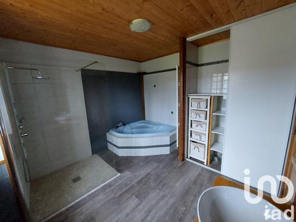 Maison de village 5 pièces de 266 m² à Arinthod (39240)