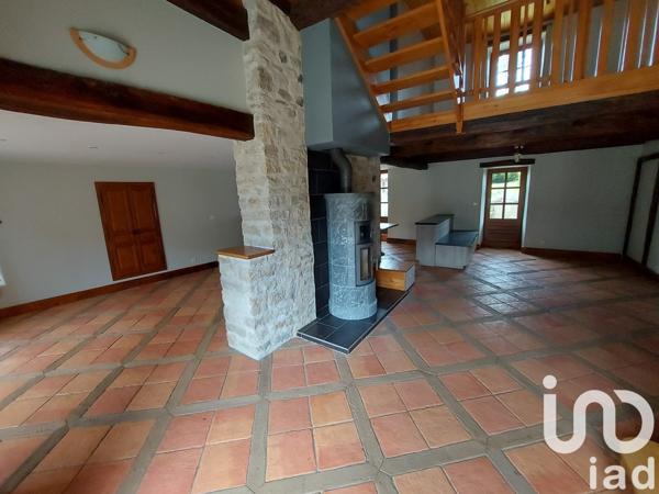 Maison de village 5 pièces de 266 m² à Arinthod (39240)