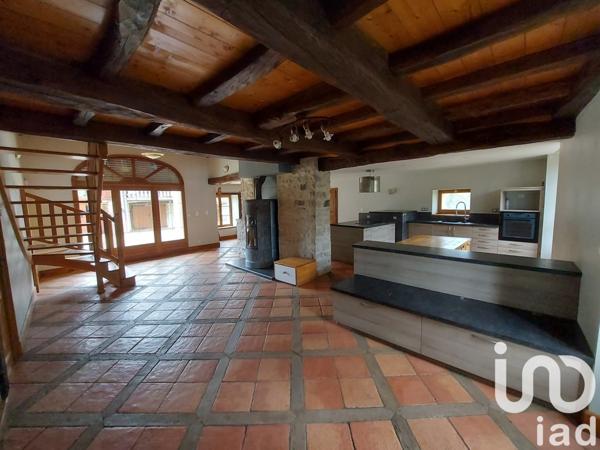 Maison de village 5 pièces de 266 m² à Arinthod (39240)