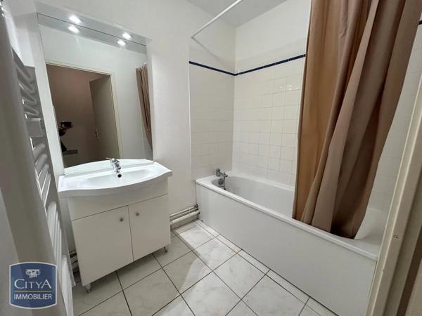 Appartement à louer 2 pièces 49.71m² Saint-Quentin (02100)