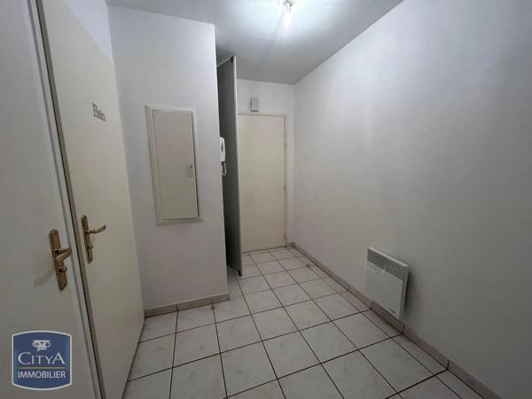 Appartement à louer 2 pièces 49.71m² Saint-Quentin (02100)
