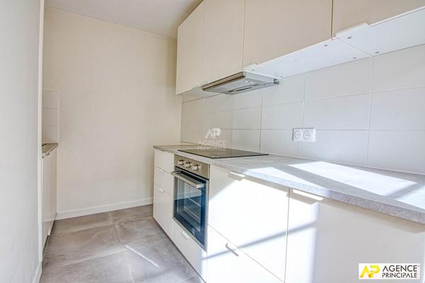 Versailles Notre-Dame Appartement 2 piéces 43 m² carrez situé au 1er étage avec cave €385 000 ** - Référence 27578