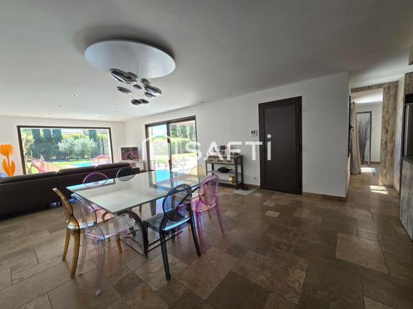 Maison d’Exception avec Piscine, Cuisine d’Été et Terrain de Pétanque – Cœur de la Provence