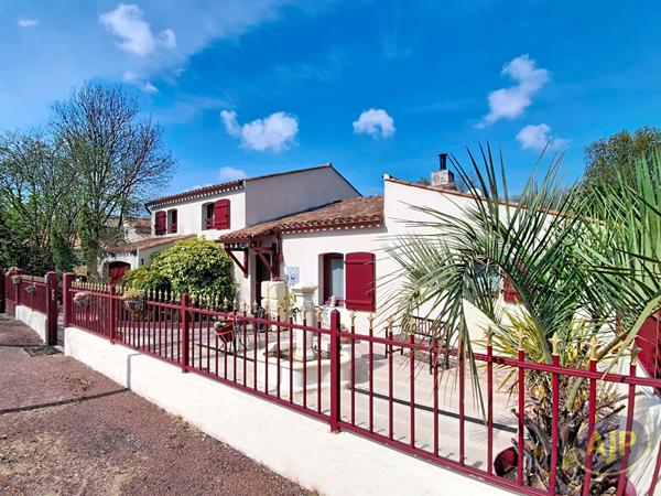 Vente maison La Roche Sur Yon : 449 350 € - AJP Immobilier La Roche-sur-Yon