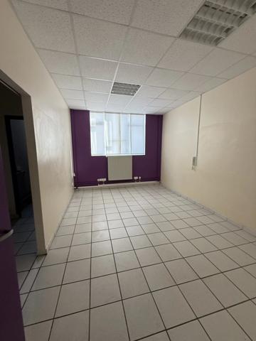 Location Bureau 5 pièces 125 m2 à Saint-Quentin