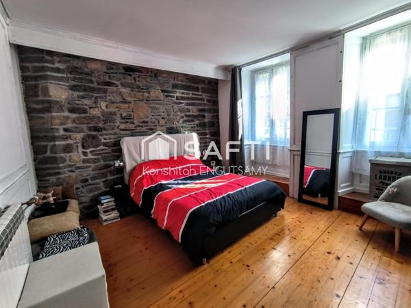 Maison de ville de 235m², 5 chambres, située dans une rue historique piétonne