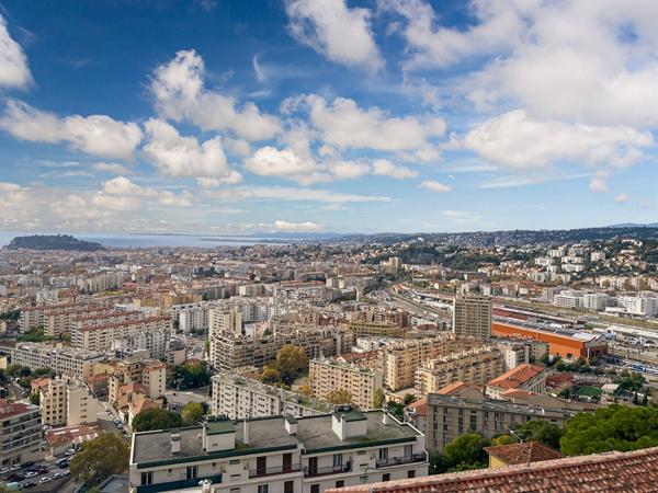 APPARTEMENT DE TYPE 3/4 PIÈCES GRANDE CORNICHE AVEC VUE