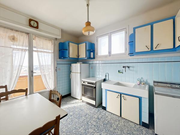 APPARTEMENT DE TYPE 3/4 PIÈCES GRANDE CORNICHE AVEC VUE