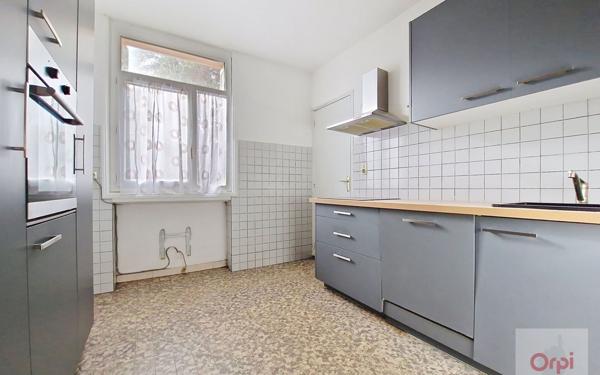 Appartement à louer    4 pièces •  Ajaccio