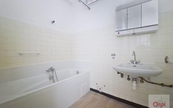 Appartement à louer    4 pièces •  Ajaccio