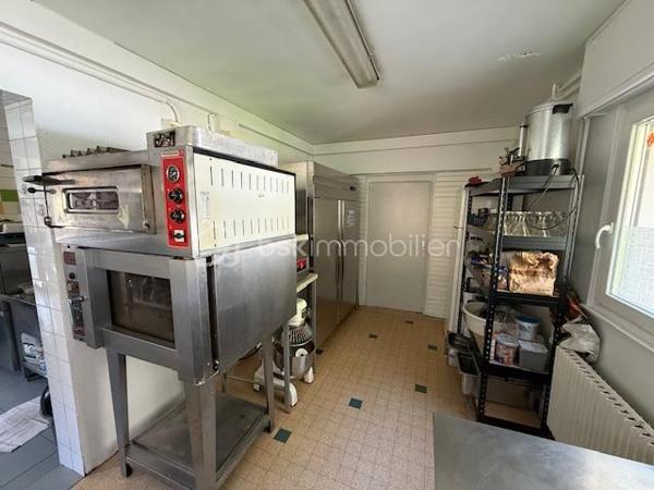 Local d activites de 290 m²