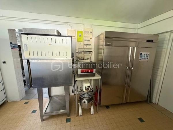 Local d activites de 290 m²