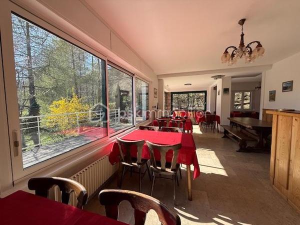 Local d activites de 290 m²