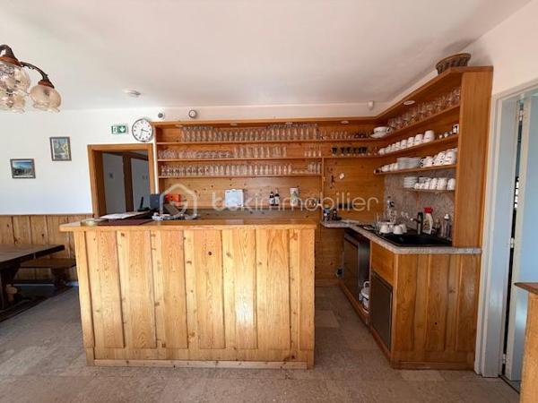 Local d activites de 290 m²