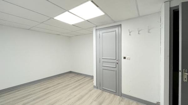A LOUER BUREAU DE 50 M2 AVEC PARKINGS - SECTEUR CAVIGNAC , Cavignac A LOUER BUREAU DE 50 M2 AVEC PARKINGS - SECTEUR CAVIGNAC , Cavignac