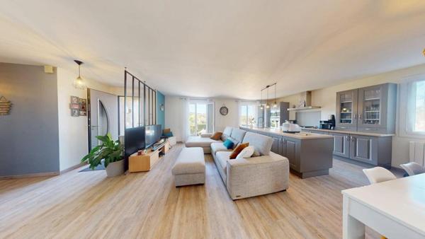 Maison 3 chambres, piscine et grand sous-sol à Mornac