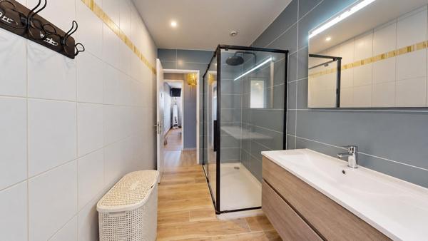 Maison 3 chambres, piscine et grand sous-sol à Mornac