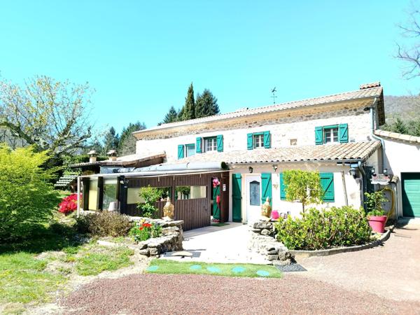 A saisir Mas d'exception en pierre situé sur la commune de Jaujac