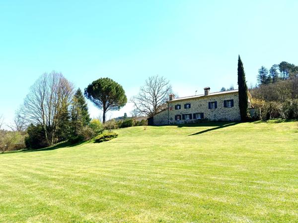 A saisir Mas d'exception en pierre situé sur la commune de Jaujac