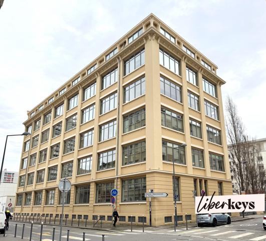 OPPORTUNITÉ RARE – BUREAUX À VENDRE – GRATTE-CIEL