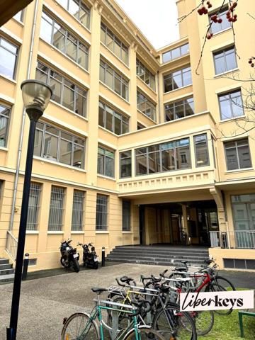 OPPORTUNITÉ RARE – BUREAUX À VENDRE – GRATTE-CIEL