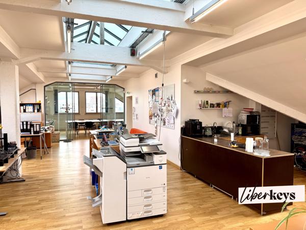OPPORTUNITÉ RARE – BUREAUX À VENDRE – GRATTE-CIEL